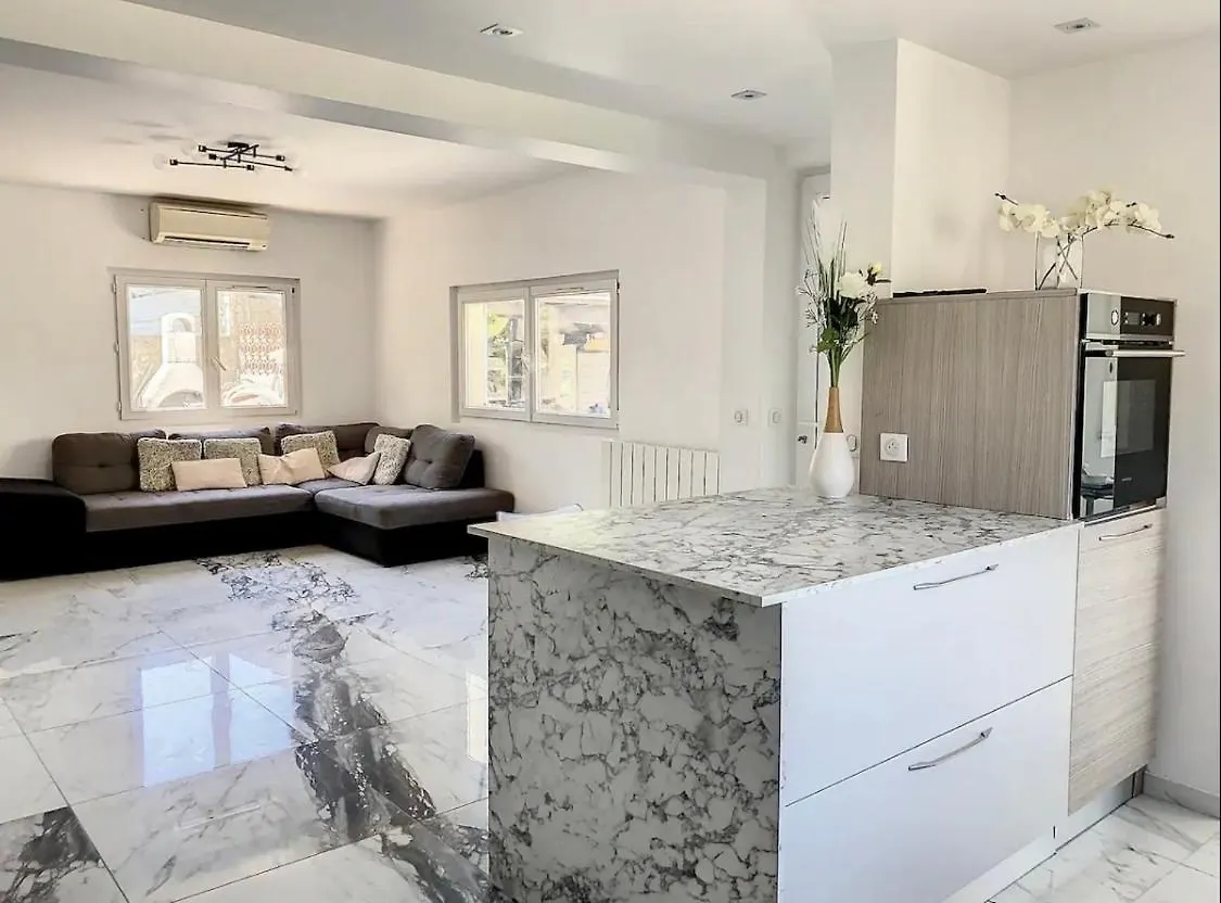 Prázdninový dům Bas De Villa Composee D'Un 3 Pieces Et D'Un Studio Avec Piscine Privee Villeneuve-Loubet Francie