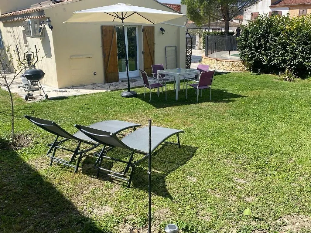 Bas De Villa Composee D'Un 3 Pieces Et D'Un Studio Avec Piscine Privee Villeneuve-Loubet Prázdninový dům