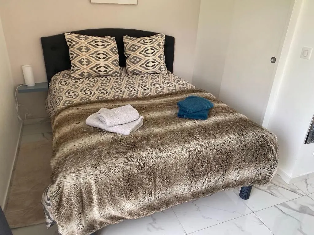 Bas De Villa Composee D'Un 3 Pieces Et D'Un Studio Avec Piscine Privee Villeneuve-Loubet 0*,  Francie