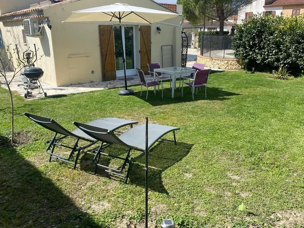 Prázdninový dům Bas De Villa Composee D'Un 3 Pieces Et D'Un Studio Avec Piscine Privee Villeneuve-Loubet Francie