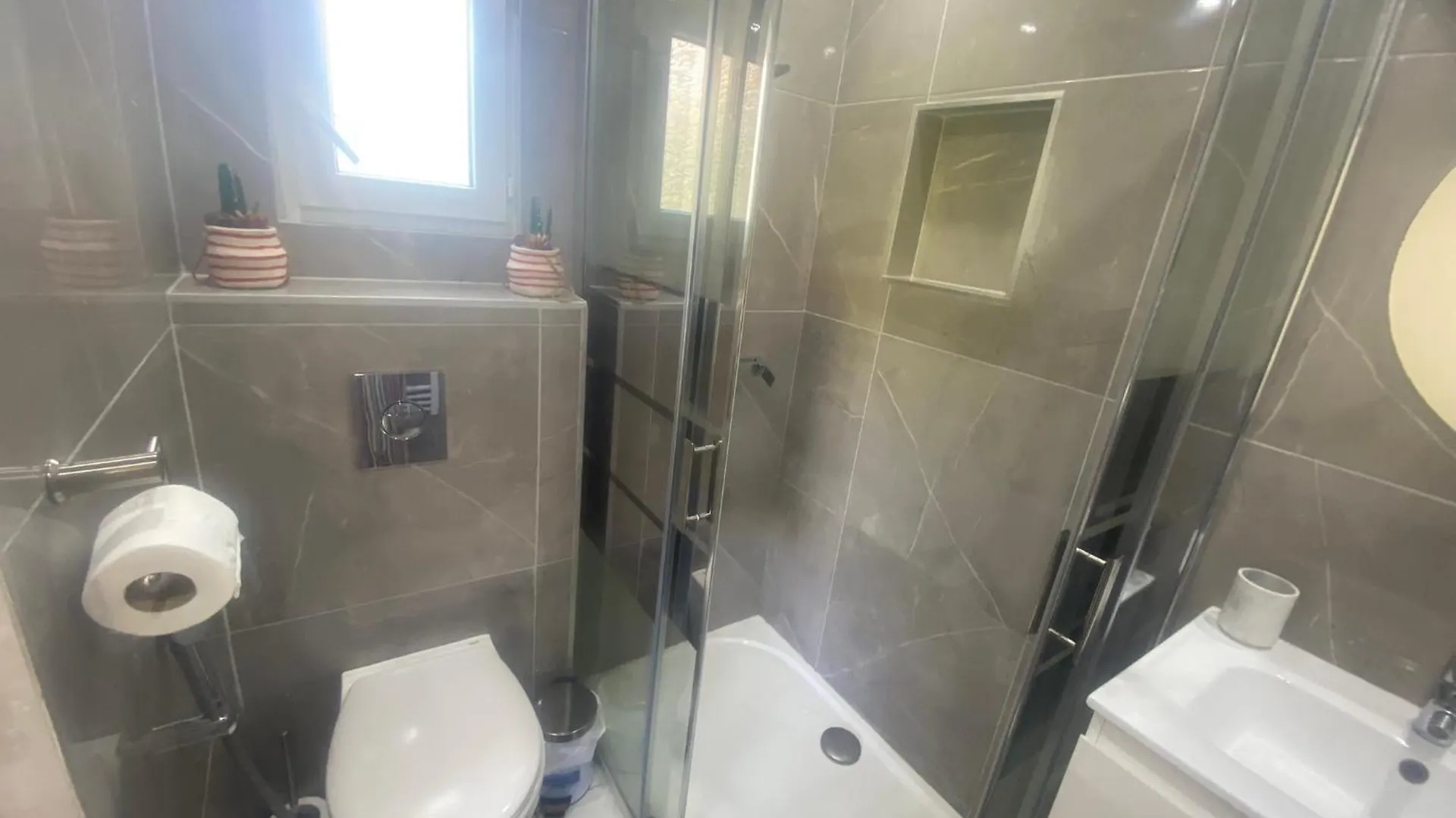 Bas De Villa Composee D'Un 3 Pieces Et D'Un Studio Avec Piscine Privee Villeneuve-Loubet Prázdninový dům