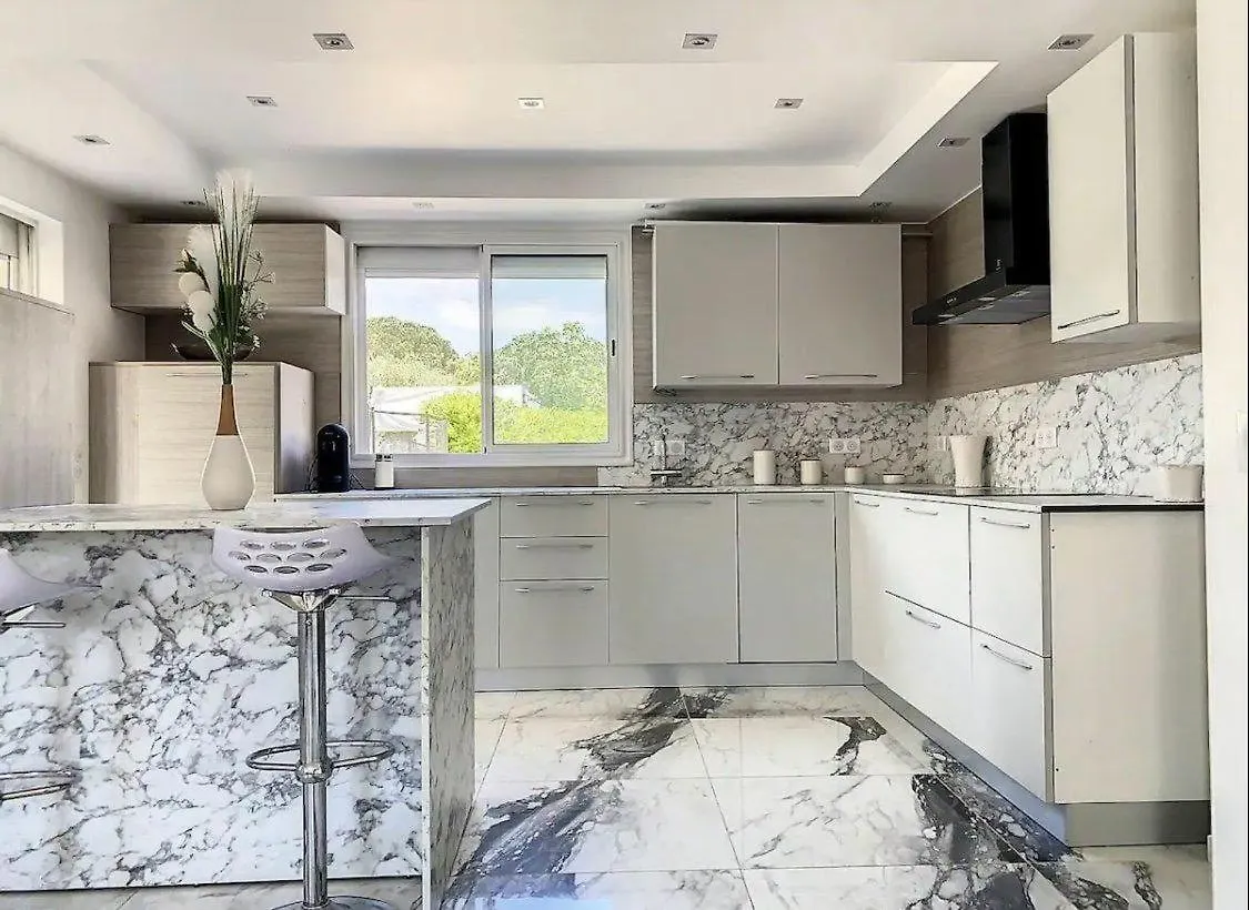 Bas De Villa Composee D'Un 3 Pieces Et D'Un Studio Avec Piscine Privee Villeneuve-Loubet Prázdninový dům